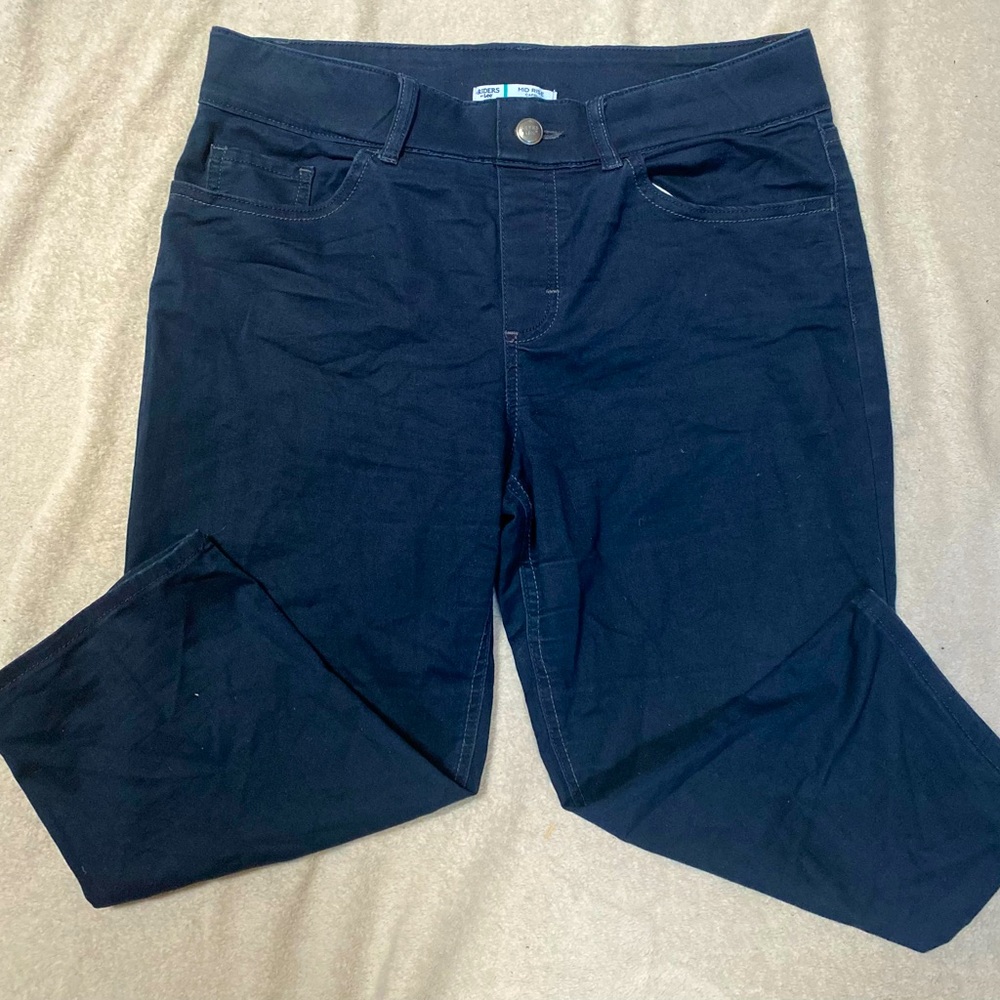 LEE navy blue mid rise capris. Size 10